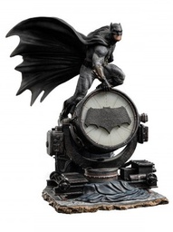 [618231951222] BATMAN Zack Snyder’s Justice League - Batman on Batsignal Deluxe 1:10 Scale Statue